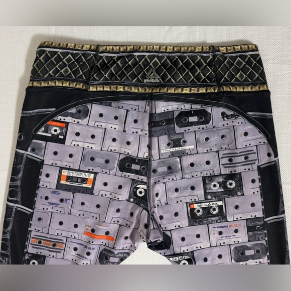 Reebok Leggings Speedwick Lux Bold Baroque Print Large Cassette Tape Music - Picture 6 of 15
